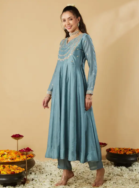 ✨ Women Silk Blend Kurta Pant Dupatta Set