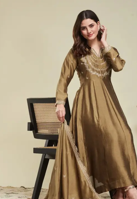 ✨ Women Silk Blend Kurta Pant Dupatta Set