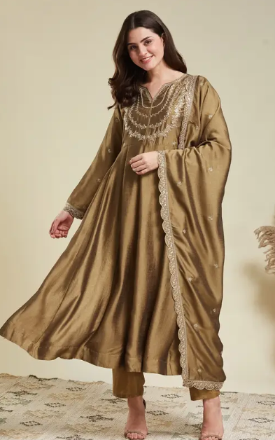 ✨ Women Silk Blend Kurta Pant Dupatta Set