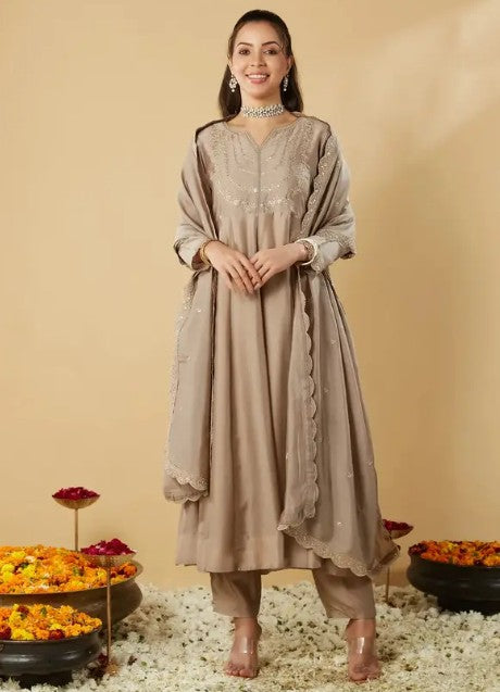 ✨ Women Silk Blend Kurta Pant Dupatta Set